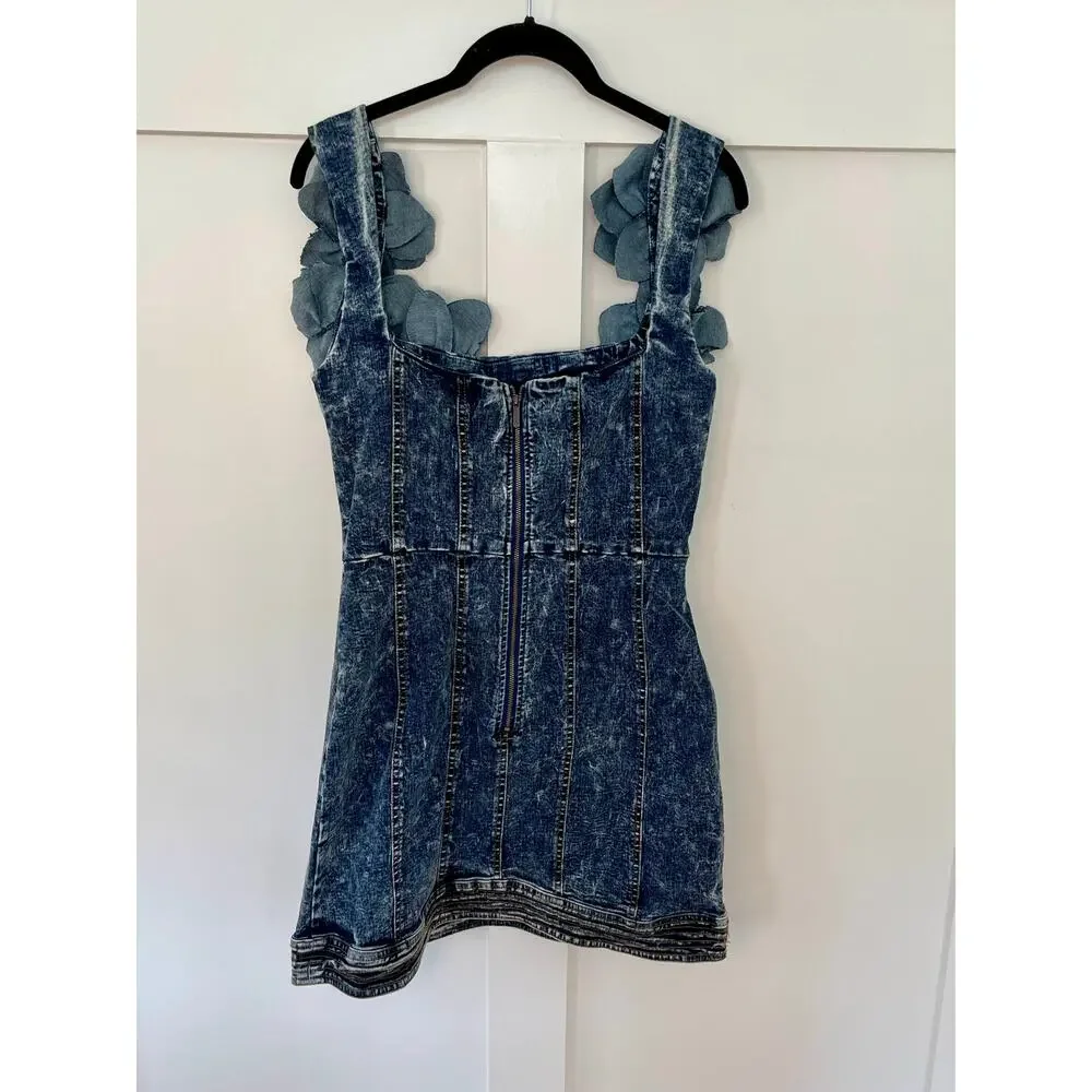 NEW NWT Elliatt Camila Denim Mini Dress Blue Size Medium - Picture 3 of 6